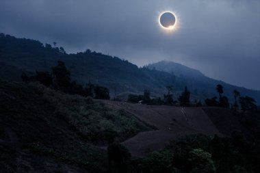Bilimsel doğal olay. Elmas yüzük efektli güneş tutulması