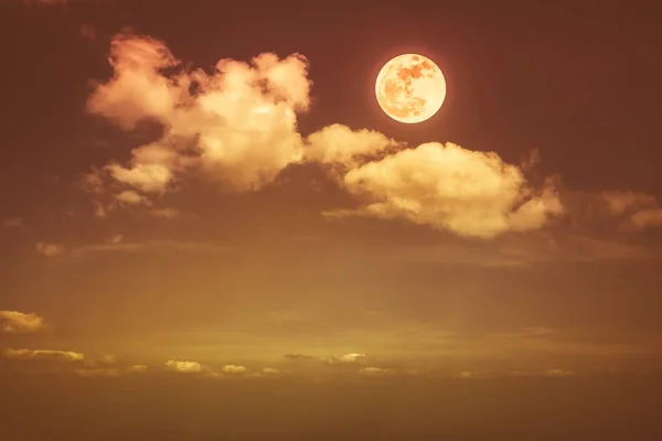 Paisaje del cielo nocturno con hermosa luna llena, serenidad naturaleza — Foto de Stock