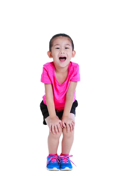 Niño asiático en ropa deportiva abrir la boca. Aislado sobre fondo blanco . — Foto de Stock