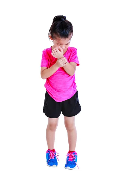 Sportowe zranić. Azjatycka dziecka rannych w nadgarstku. Na białym tle. — Zdjęcie stockowe