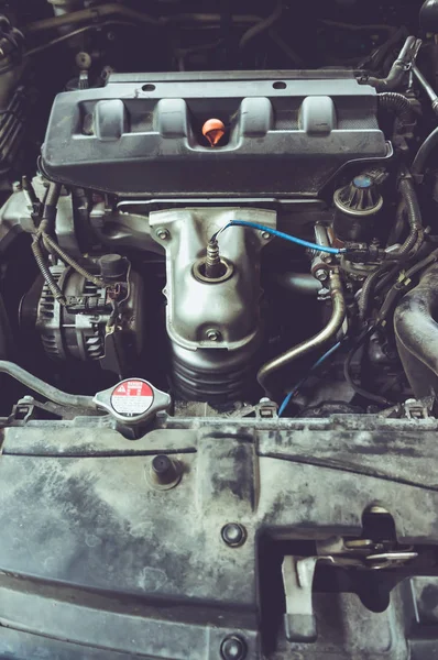 Detalles de primer plano del motor del automóvil. Filtro de película Vintage efecto —  Fotos de Stock