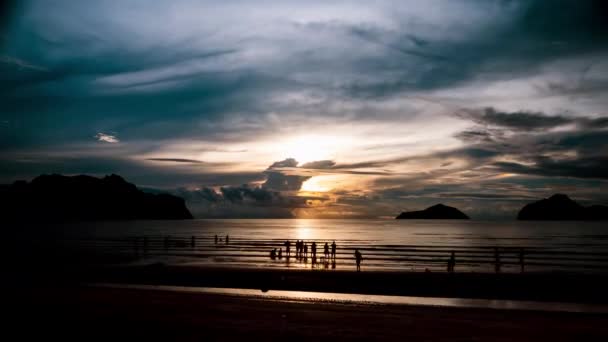 Temps Écoulé Les Photos Sont Beaucoup Gens Sur Plage Fantastique — Video