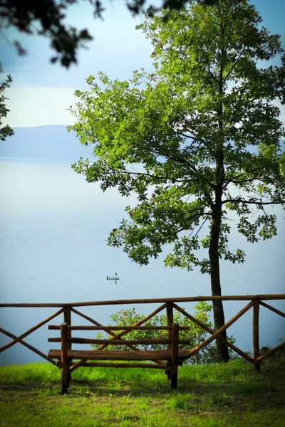 Ława Widokiem Jezioro — Zdjęcie stockowe