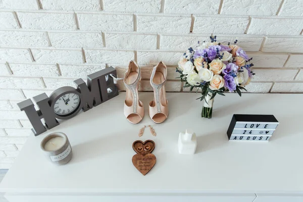 Wedding Shoes Rings Wooden Stand Watches Perfumes Table — Stock Photo, Image