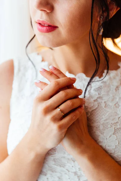 Kezek Jegygyűrűvel Menyasszonynál Részletek — Stock Fotó