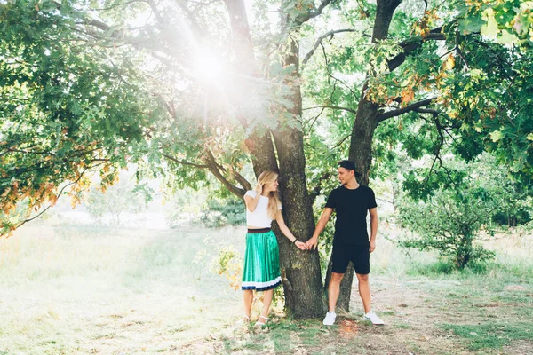 História Amor Casal Noivado Verão Campo Verde — Fotografia de Stock