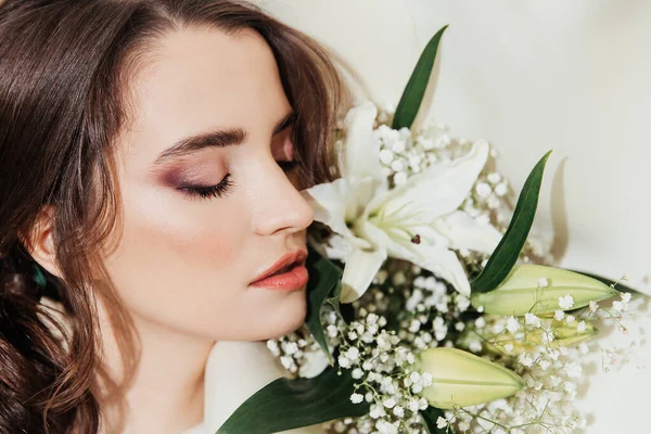 Mariée Luxe Avec Chapeau Des Fleurs Dans Chapeau Mode — Photo