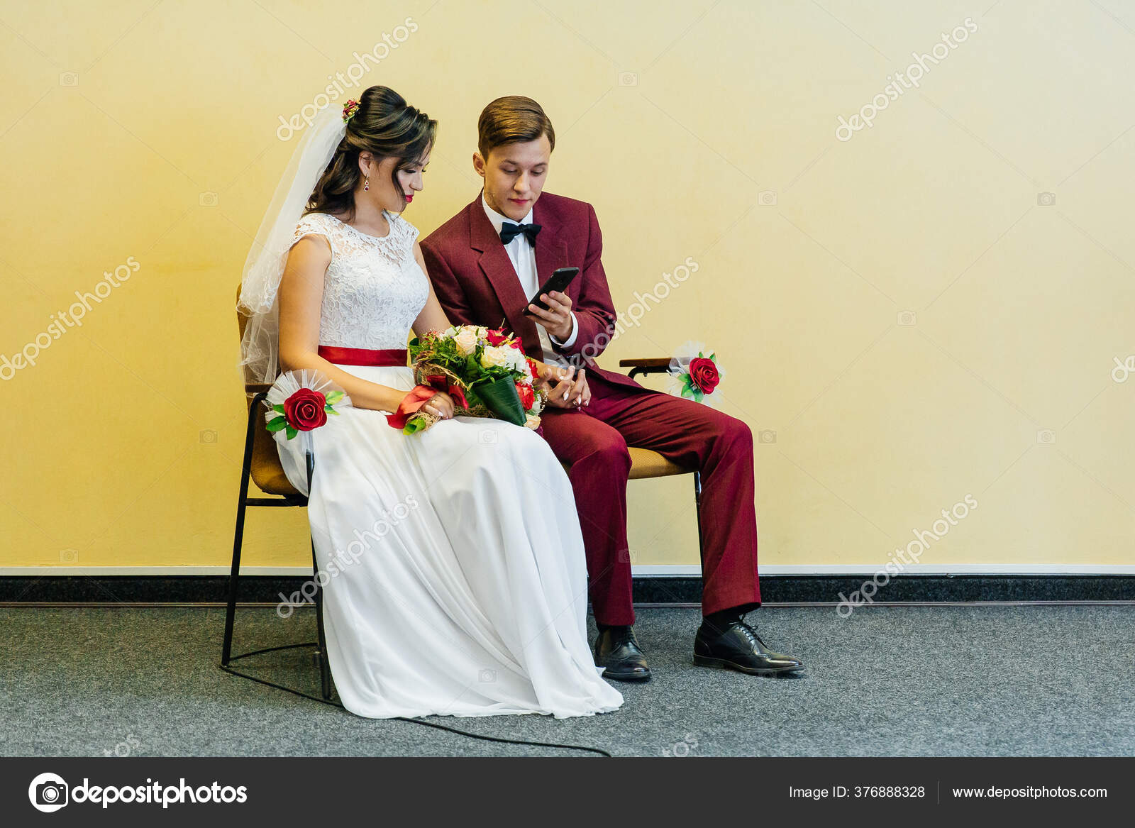 Ruban Rouge Voile Rouge Mariage Marié Costume Bordeaux Mariée Robe Blanche  Avec Ruban Rouge