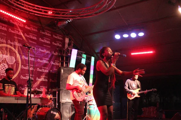 Женщина Певица Выступает Концерте Ones2Watch Парке Свободы Broad Street Lagos — стоковое фото