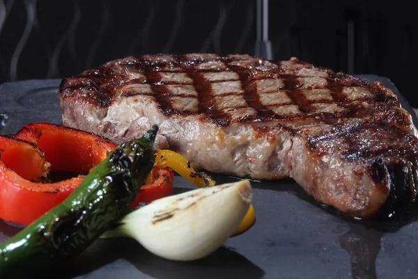 Gegrild vlees biefstuk — Stockfoto