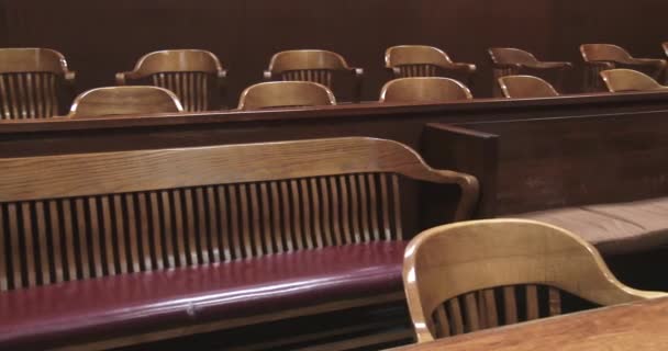 法廷で陪審員ボックスのパン — ストック動画
