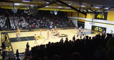 5 Şubat 2016 Bettendorf, Iowa, takım sıcak önce Basketbol oyunu kadar