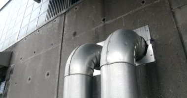 Fabrika borularda asbest ücretsiz olarak işaretlenmiş. 