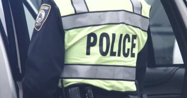 -Araba kazası - kalabalık kontrolü polis yelek