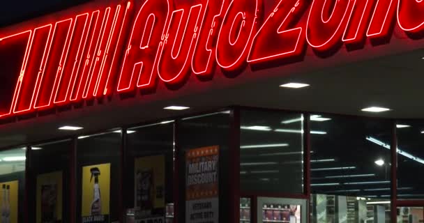Abril 2018 Bettendorf Iowa Auto Zone Store Front Dusk Zoom — Vídeo de Stock