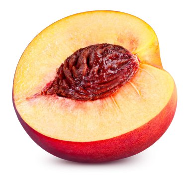 Şeftalinin yarısı beyaz arka planda izole edilmiş. Kırpma yolu olan şeftali