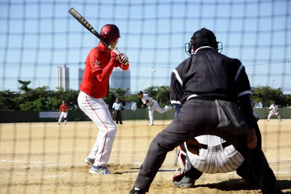 Smet Som Väntar Pitcher Ball — Stockfoto