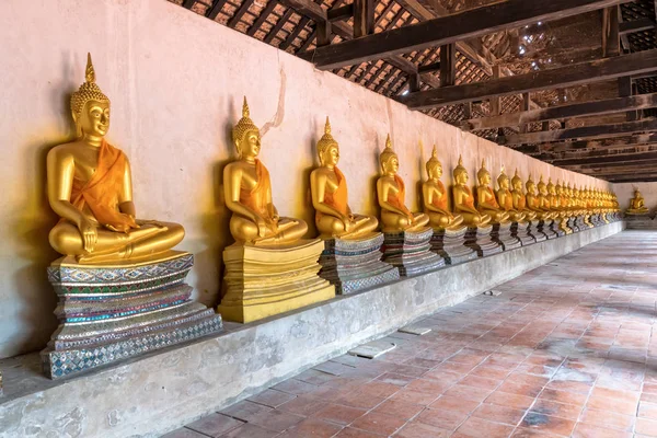 Boeddhabeeld in Wat Phutthaisawan tempel — Stockfoto