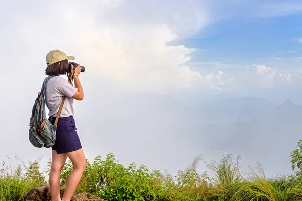 Hiker teens girl taking picture — Stock Photo, Image