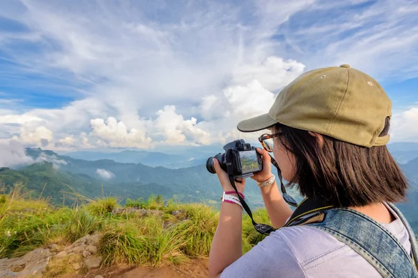 Hiker teens girl taking picture — Stock Photo, Image
