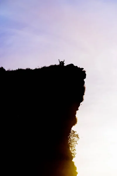 Silhouette tourist on peak mountain — Stock Photo, Image