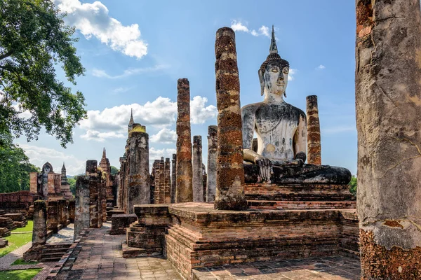 Posąg Buddy w ruinie — Zdjęcie stockowe