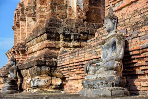 Starożytny posąg Buddy pozycji siedzącej — Zdjęcie stockowe