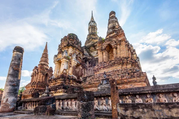 Eski kilisede Sukhothai Historical Park — Stok fotoğraf