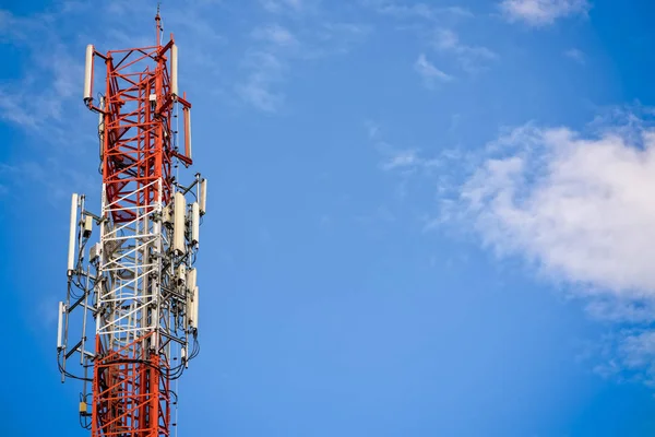 Mobile phone signal tower — Stock Photo, Image