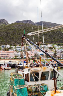 Kerevit Yengeç tekne liman Kalk Bay Cape Town Güney Afrika içinde yüzen