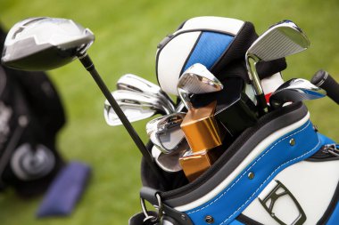Bir çanta Golf Kulüpleri yakın çekim