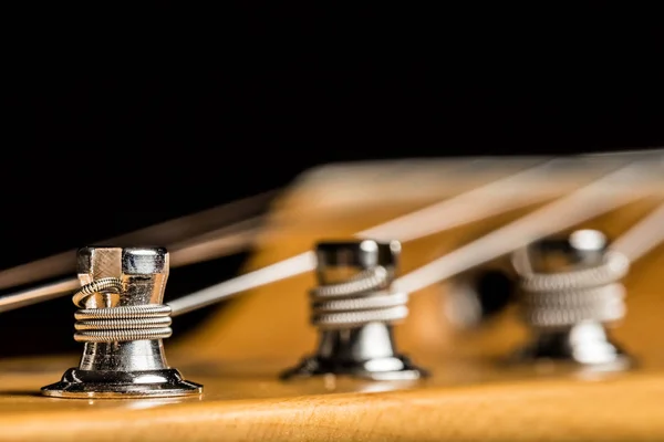 Close Van Een Elektrische Gitaar Tuning Knop Wond Tekenreeksen — Stockfoto