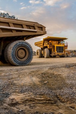 Büyük araştırma kaya Damperli kamyonlar işleme için Platin cevher taşıma