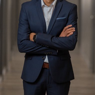 Ellerini ve kollarını işadamı yakın çekim kırpılmış