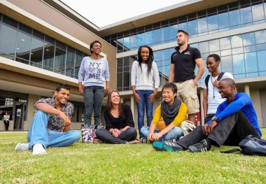 Johannesburg, Güney Afrika, 17 Nisan 2012, çeşitli öğrenciler College kampüsünde