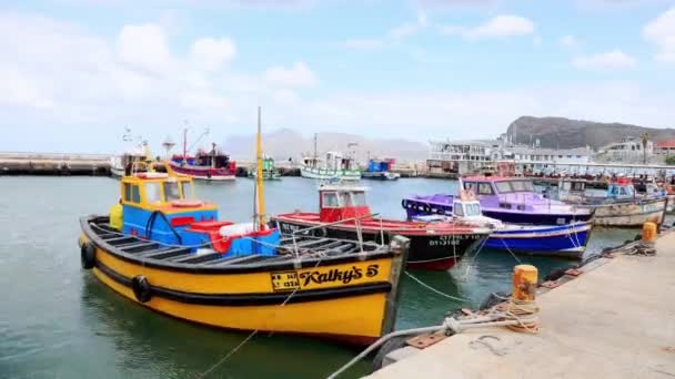 Kapstadt Südafrika Oktober 2019 Zeitraffer Wippen Fischerboote Hafen Von Kalk — Stockvideo