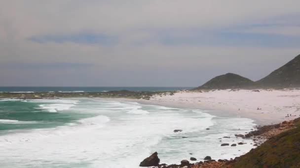 Time Lapse Video Kitesurfare Kapstaden Vit Sandstrand Mycket Blåsig Dag — Stockvideo