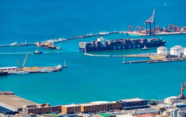 Güney Afrika 'daki Cape Town Limanı manzarası arttı.