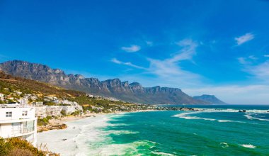 Clifton Sahili manzarası ve Cape Town Güney Afrika 'daki daireler