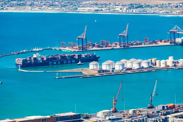 Vista elevada del puerto de Ciudad del Cabo en Sudáfrica — Foto de Stock