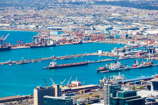 Vista elevada del puerto de Ciudad del Cabo en Sudáfrica — Foto de Stock
