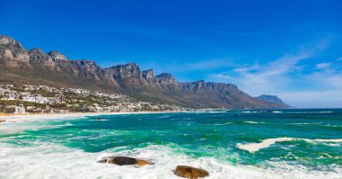 Cape Town Güney Afrika 'daki Kamp Koyu Sahili ve Masa Dağı