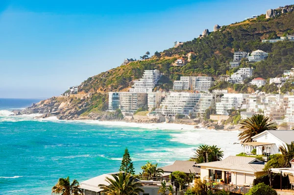 Vista sulla spiaggia di Clifton e appartamenti a Città del Capo Sud Africa — Foto Stock