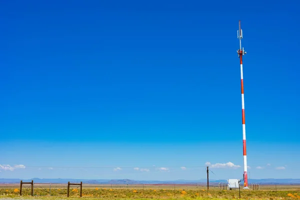 南非乡村的手机塔 — 图库照片