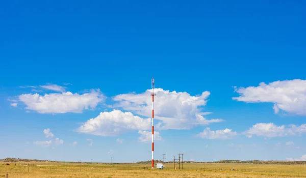 Mobiele telefoon toren op het platteland van Zuid-Afrika — Stockfoto