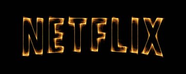 Sarı Yanan Alevler Efekti Netflix Simgesi Logosuna karşı siyah 