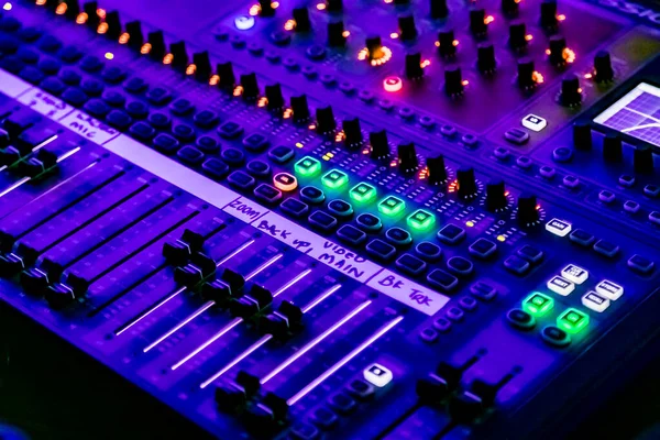 Закрытие Ползунков Кнопки Audio Mixing Desk Концерте — стоковое фото