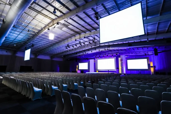 Reihen Leerer Stühle Großen Konferenzsaal Für Firmenkongresse Oder Vorträge — Stockfoto