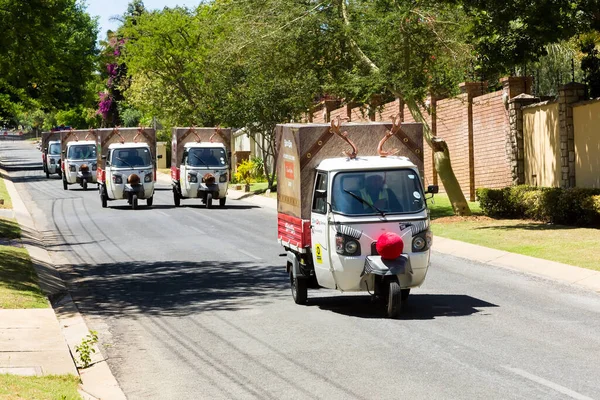 Johannesburg Zuid Afrika Oktober 2014 Kleine Tuktuk Kruidenierswinkel Home Bezorging — Stockfoto