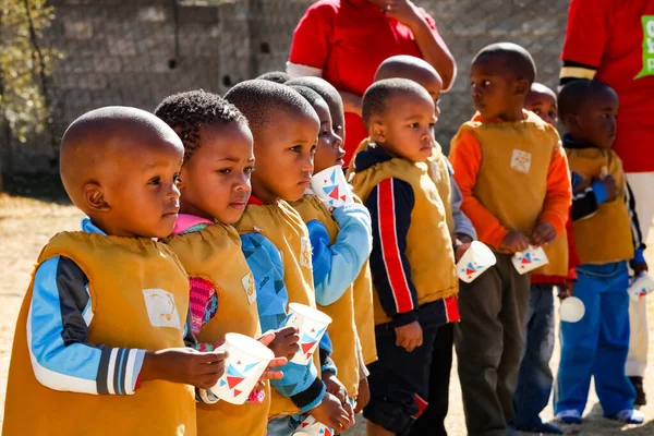 Soweto Sydafrika Juli 2012 Unga Afrikanska Förskolebarn Leker Lekplatsen — Stockfoto